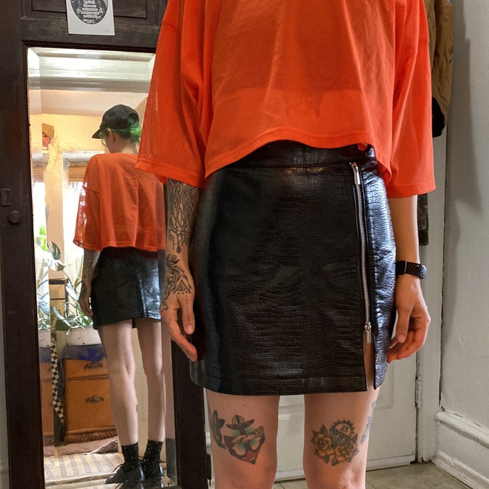 ๐๐ SOLD ๐๐ NWT Topshop Lauren Croc Print Faux Leather Miniskirt ~ Size 4 - Picture 1 of 5